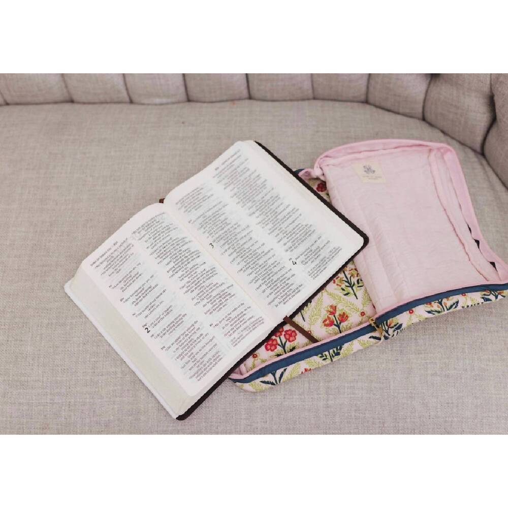 NEW HEART OF GRACE women's quilted bible cover bag in meadow luxe